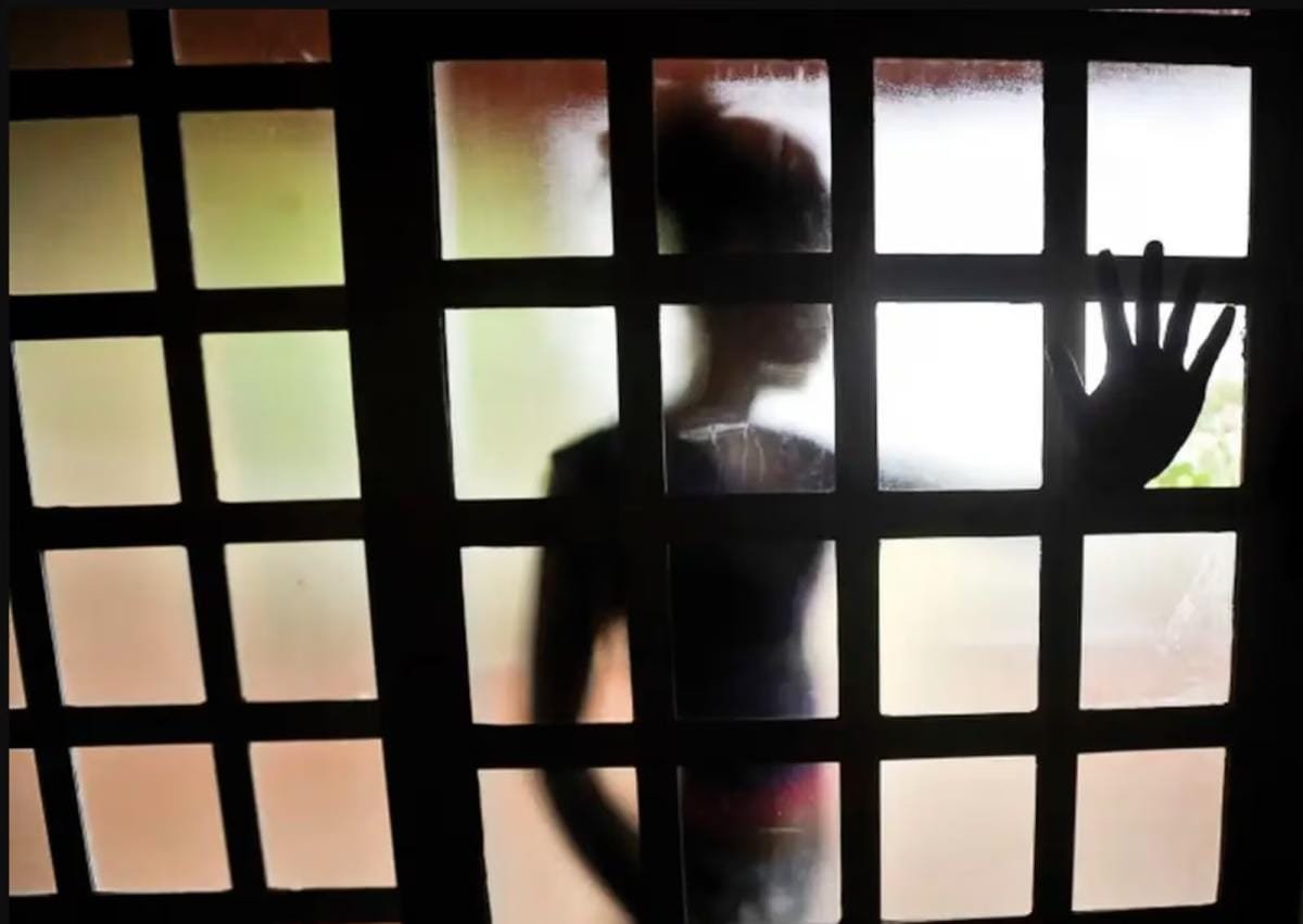 Homem é preso de madrugada suspeito de oferecer bebida alcoólica e abusar de adolescente