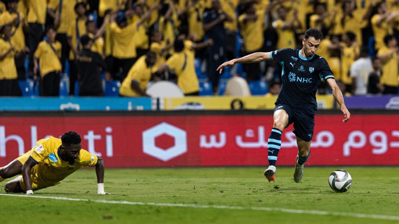 Martinelli deixa zagueiro no chão, desencanta com hat-trick, e Al Hilal goleia por 6 a 0 na Liga Saudita